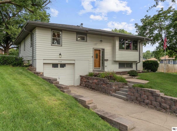 7109 Sun Valley Drive, Omaha, NE 68157