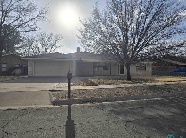 906 Pearson Drive, Roswell, NM 88201