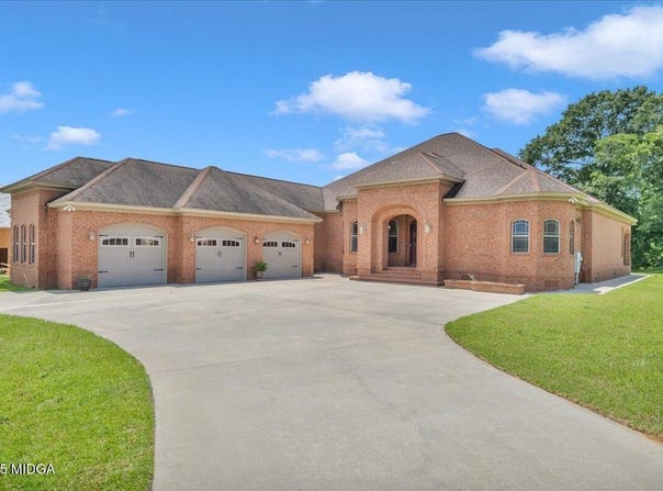 215 Little Hickory Drive, Lizella, GA 31052