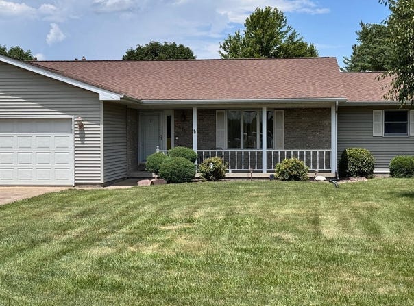 3411 E SUNSET Drive, Taylorville, IL 62568