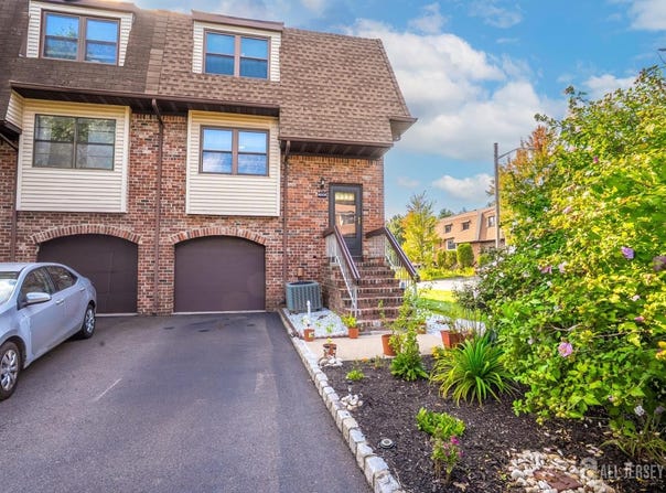 6005 N Oaks Boulevard, North Brunswick, NJ 08902