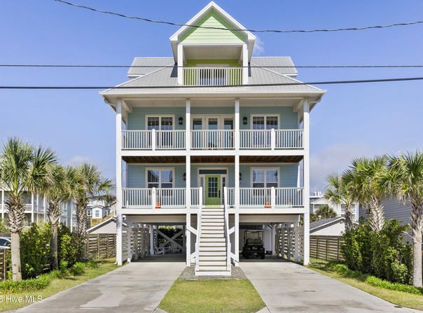 711 Carolina Beach Avenue N, Carolina Beach, NC 28428