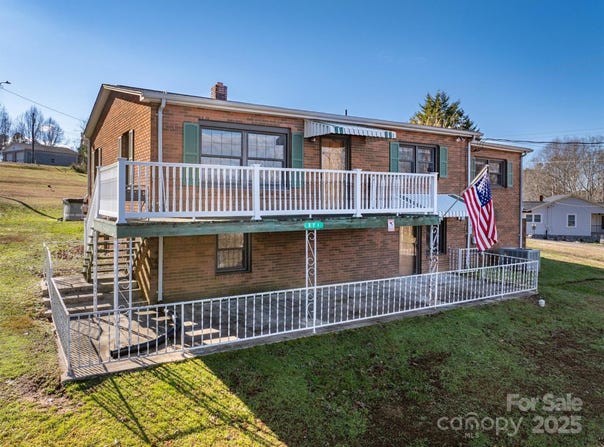 811 Kathy Drive NE, Connelly Springs, NC 28612