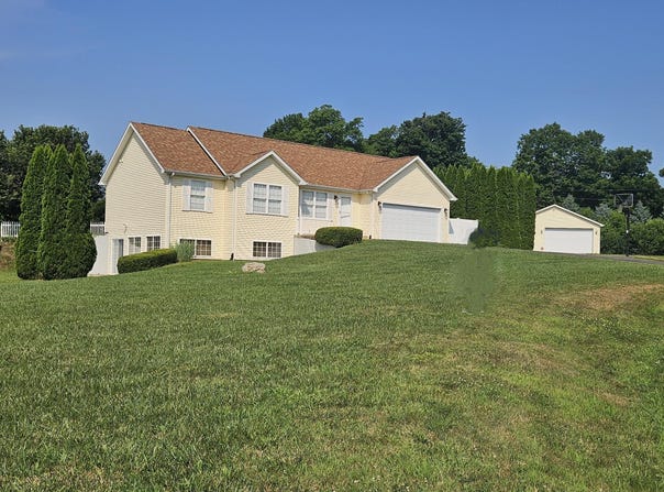 7969 Lancaster Lane, East Leroy, MI 49051