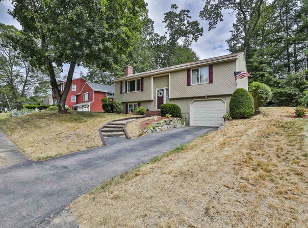 15 Hyacinth Drive, Nashua, NH 03062