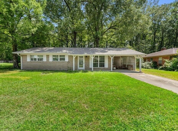 2701 Maple Dr, Starkville, MS 39759