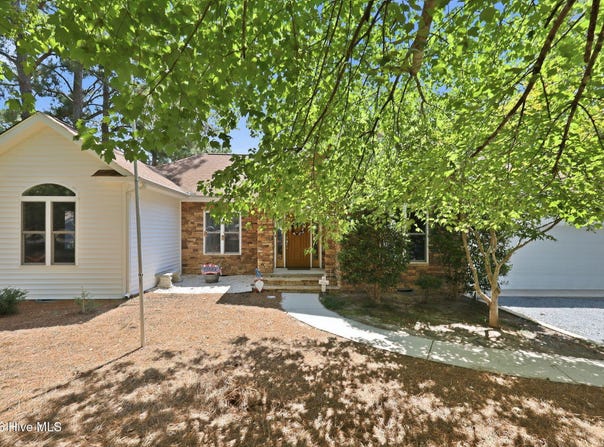104 Fox Run Court, West End, NC 27376