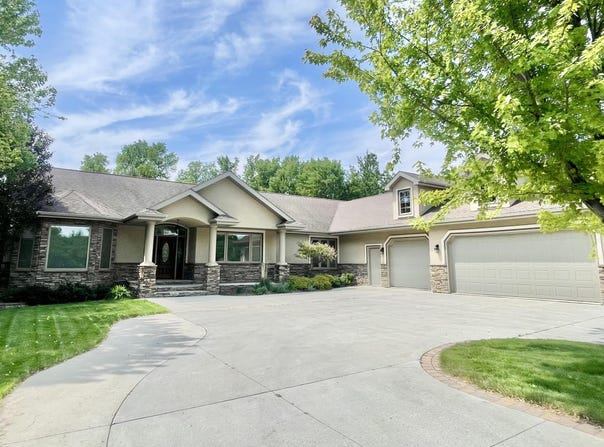 6 E Lilac Lane, Aberdeen, SD 57401