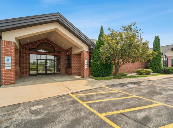 180 KNIGHTS Way, FOND DU LAC, WI 54935-8027