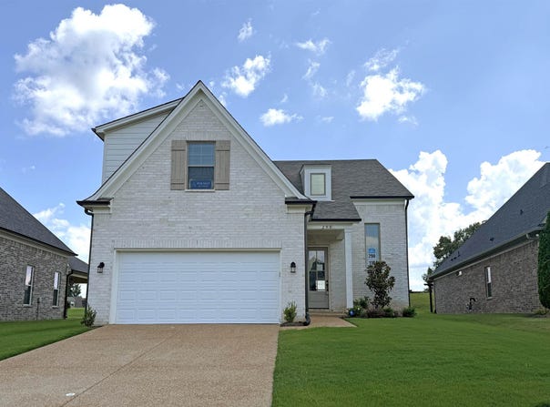 290 ST ANDREWS Dr, Oakland, TN 38060