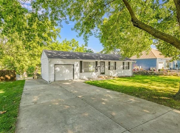 6101 N Michigan Avenue, Gladstone, MO 64118