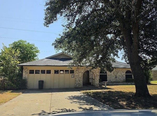 719 Ridgeway Road, Joshua, TX 76058