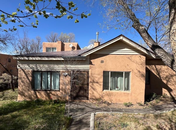 209 Herdner Road, Taos, NM 87571