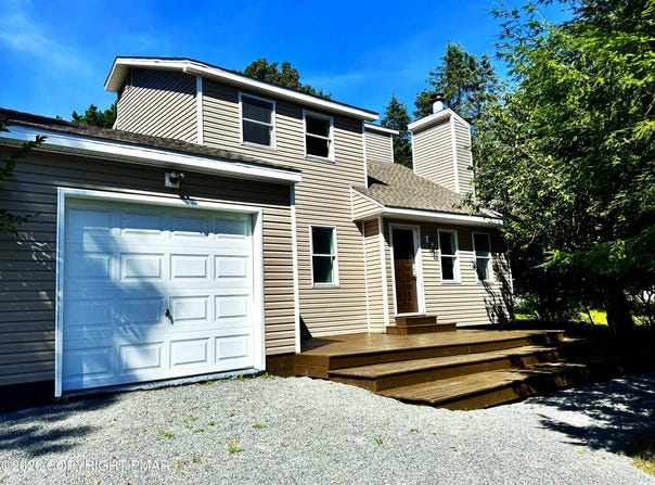 405 Skyline Drive, Blakeslee, PA 18610