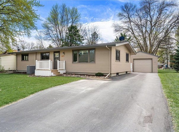 905 9th Avenue NW, Waseca, MN 56093