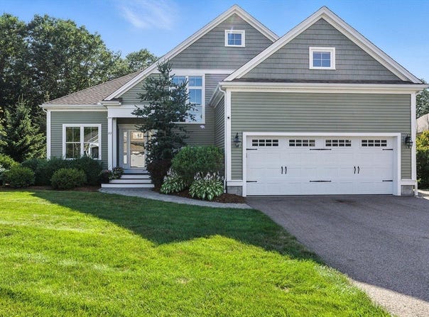 23 Rockwood Ln, Upton, MA 01568