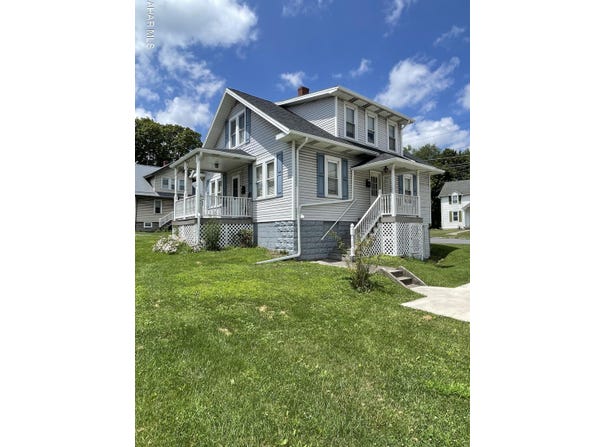 711 Rowena Drive, Ebensburg, PA 15931