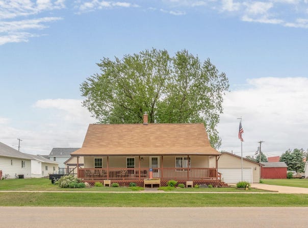204 Forest Street, Fairbank, IA 50629