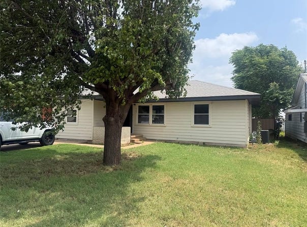 629 S 14th Street, Clinton, OK 73601