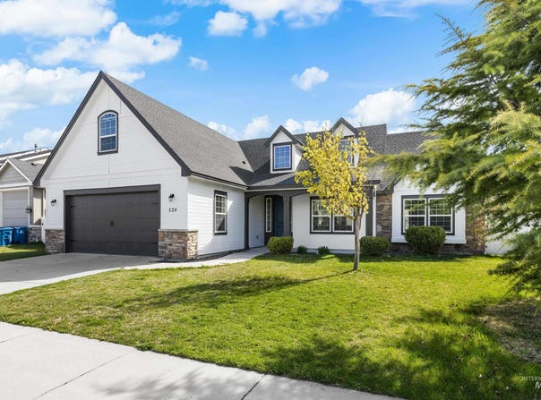 528 N Pringlewood Place, Star, ID 83669