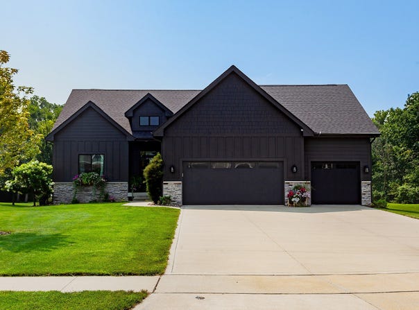 1816 Starling Court, Polk City, IA 50226
