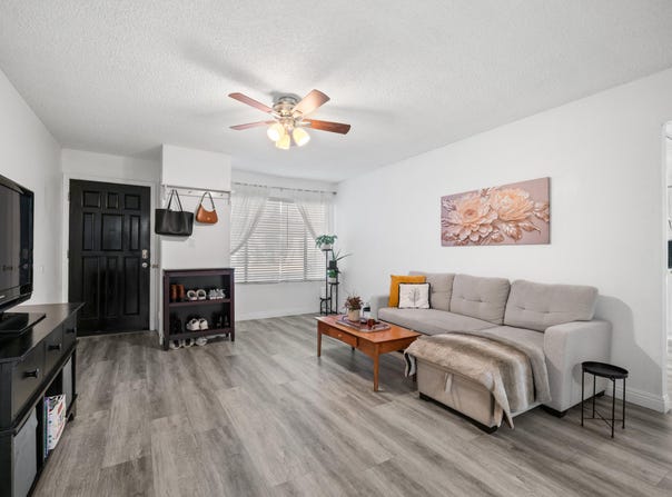 1927 E HAMPTON Avenue, Mesa, AZ 85204