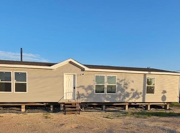 502 E 7th St, McCamey, TX 79752