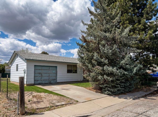 1305 N 2nd E, Mountain Home, ID 83647