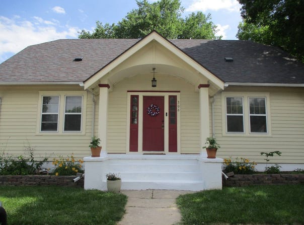 306 W 3rd St, Gordon, NE 69343