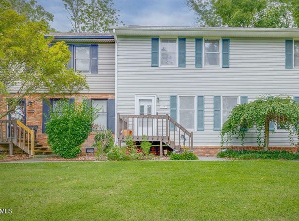 2205 Greenbriar Circle, Johnson City, TN 37601