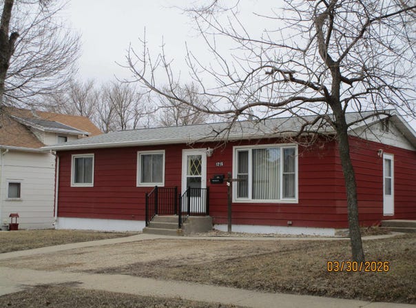 1215 6TH ST SW, Minot, ND 58701