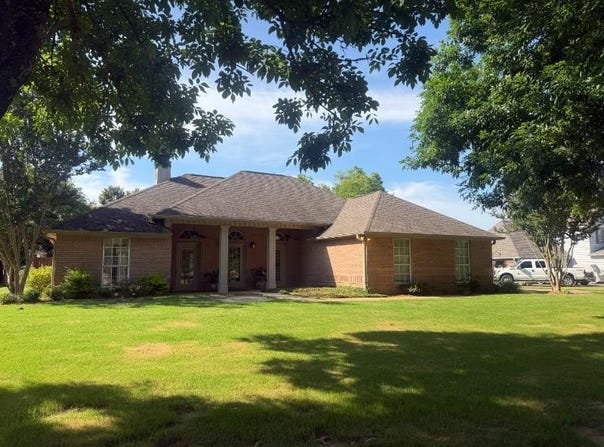 5567 Lakefront Dr, Tupelo, MS 38801