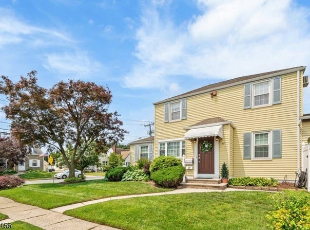 54 Canterbury Ave, North Arlington Boro, NJ 07031-4812