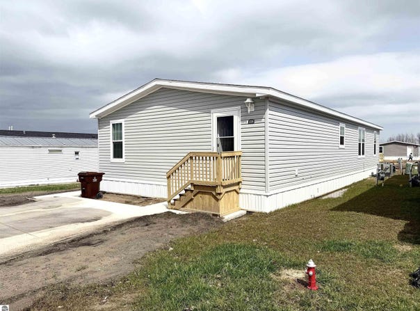 1226 Wellington Drive, Mt Pleasant, MI 48858