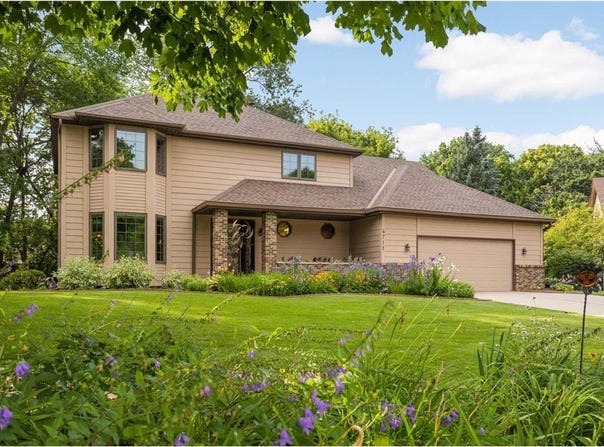 4711 White Oak Court, Eagan, MN 55122