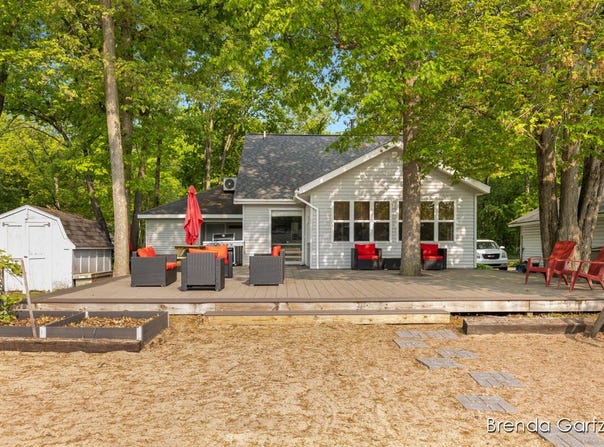 8570 Cochise Drive, Howard City, MI 49329