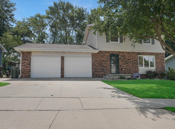 430 Balboa Avenue, Cedar Falls, IA 50613