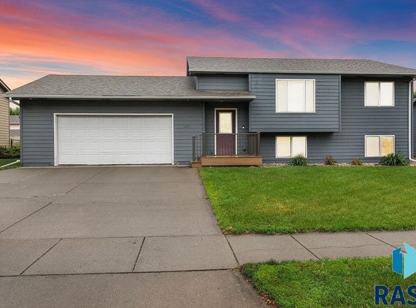 4004 S Klein Ave, Sioux Falls, SD 57106