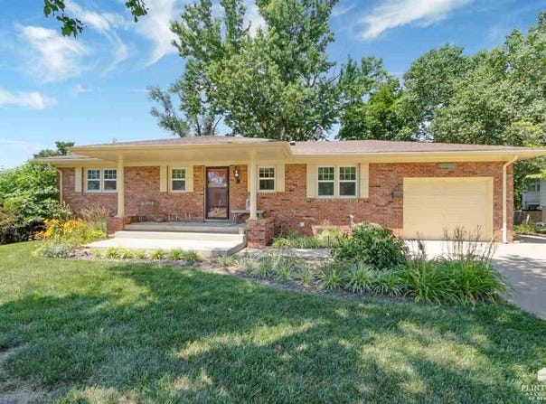 1050 W Chestnut Street, Junction City, KS 66441