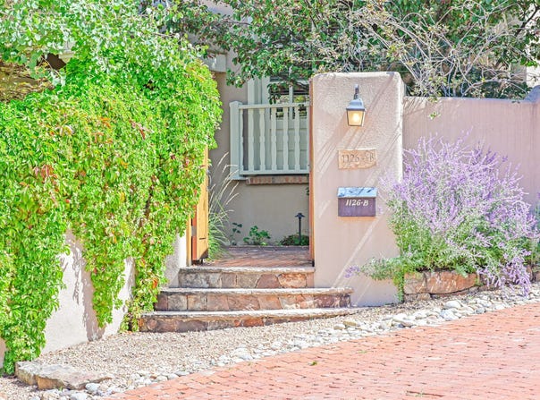 1126 Camino Delora, Santa Fe, NM 87505