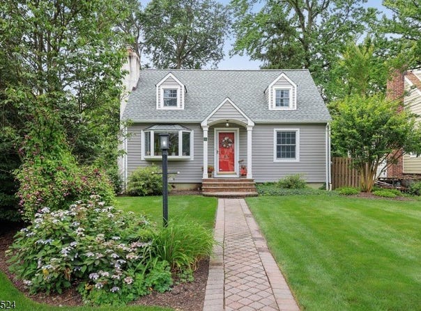 956 Summit Ave, Westfield Town, NJ 07090-2600