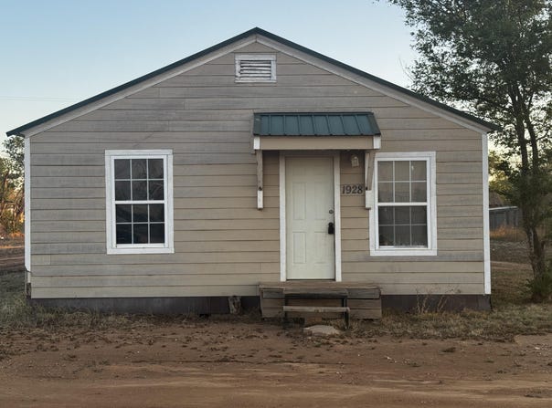 1928 S 6th Street, Tahoka, TX 79373