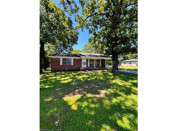 1305 Bugscuffle RD, Lavaca, AR 72941