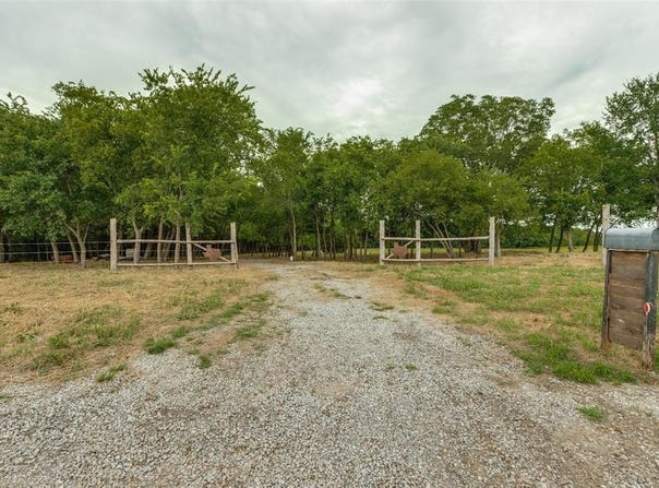 3805 County Road 3805, Wolfe City, TX 75496