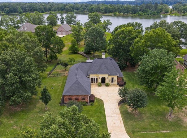 125 Fox Run Dr, Natchitoches, LA 71457