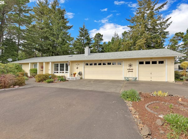 1415 20TH St, Florence, OR 97439
