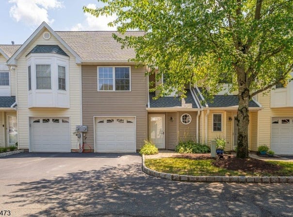 27 Angela Way, Berkeley Heights Twp., NJ 07922-1544