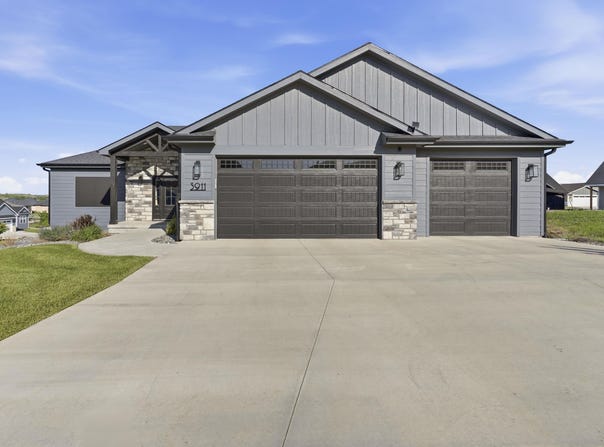 3911 Travers Circle, Manhattan, KS 66503