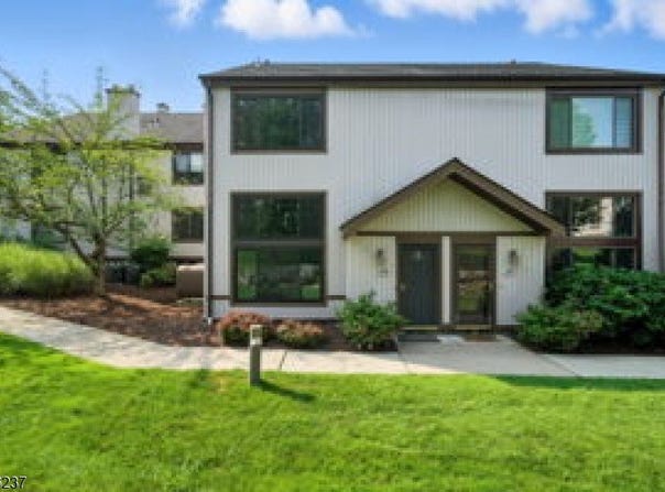 16296 Dell Pl, Stanhope Boro, NJ 07874-2959