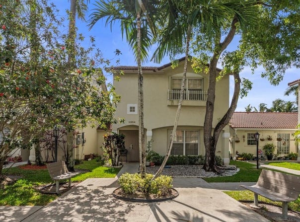 10854 NW 8th St, Pembroke Pines, FL 33026